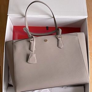 Like new Tory Burch Robinson tote in Gray Heron